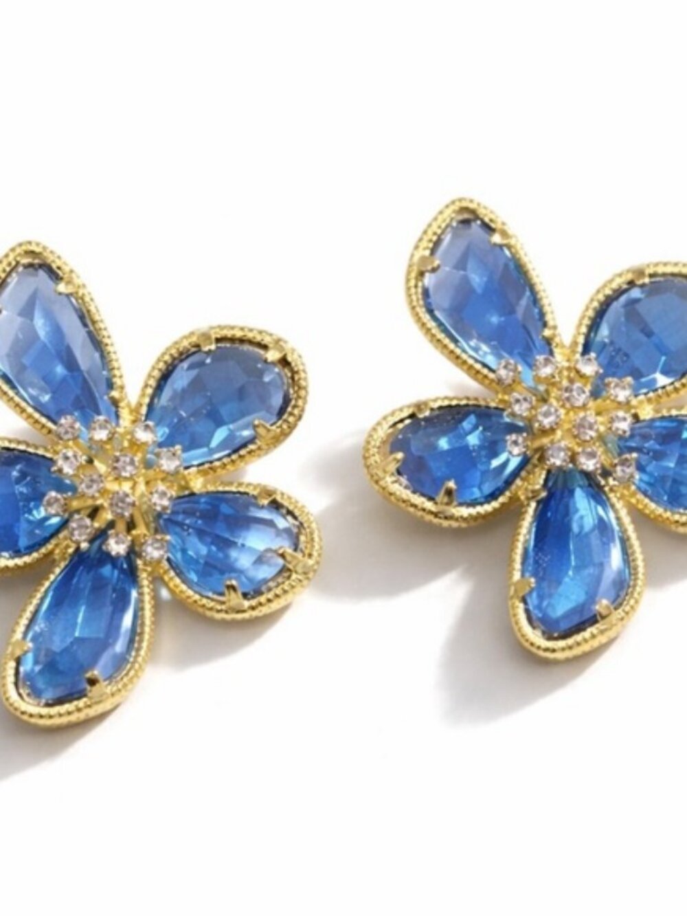 New! Blue Crystal Flower Earrings (1066) NWOT